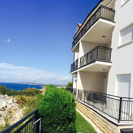 Family Friendly With A Swimming Pool - 17252 Appartement *