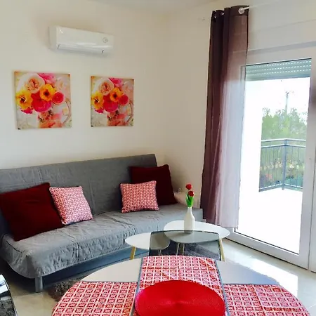 Family Friendly With A Swimming Pool - 17252 Appartement