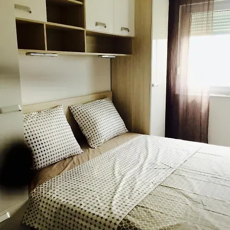 Appartement Family Friendly With A Swimming Pool - 17252