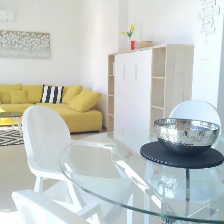 Appartement Family Friendly With A Swimming Pool - 17252