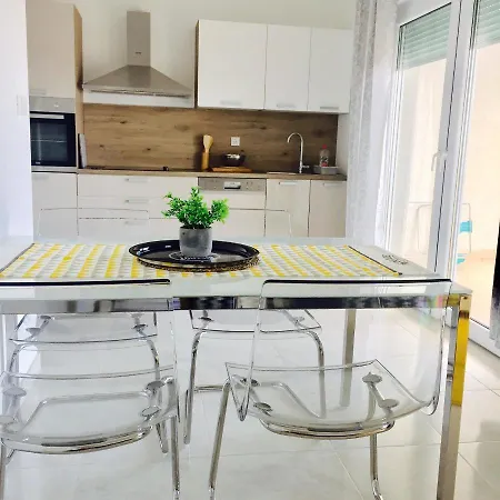 Family Friendly With A Swimming Pool - 17252 Primošten