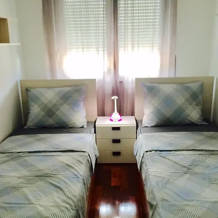 Family Friendly With A Swimming Pool - 17252 Appartement