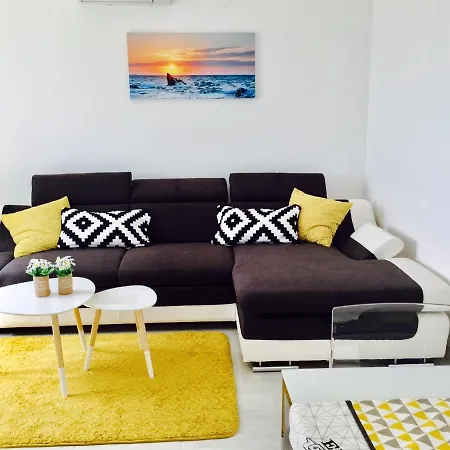 Appartement Family Friendly With A Swimming Pool - 17252 Primošten